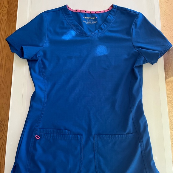 Scrub top - Picture 2 of 2